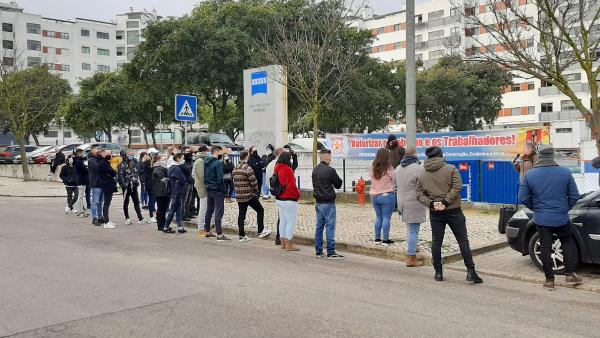 A greve na Carl Zeiss Vision prolonga-se até às 24 horas de segunda-feira - Foto da CGTP