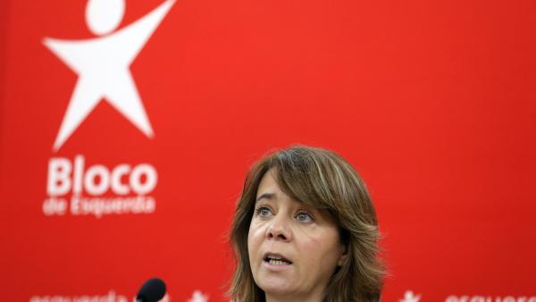 “Àqueles a quem se exige especiais restrições da atividade económica em nome da Saúde pública é também devido apoio solidário”, argumenta.
