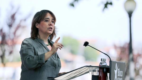 O Governo "disse que ia avaliar [as barragens] e não avaliou, já lá vai ano e meio”, acusou Catarina. Foto de Estela Silva, Agência Lusa.