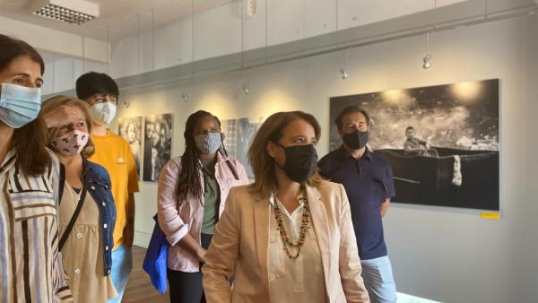 “Num momento tão complicado para o país, não é demais sabermos que para construirmos soluções precisamos seguramente da arte e da cultura para pensarmos o que somos e como respondemos à crise”", disse Catarina Martins na exposição do fotógrafo Alfredo Cunha.