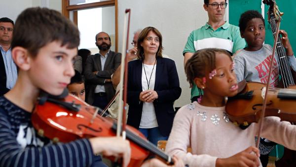 Catarina Martins visitou Orquestra Geração na Escola Maria Keil, na Apelação, em Loures, 11 de junho de 2019 – Foto António Pedro Santos/Lusa