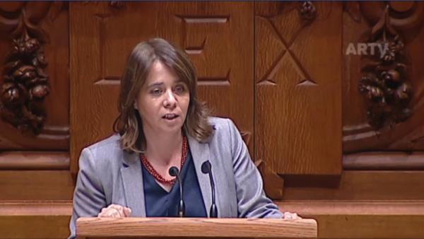 Catarina Martins reafirmou reafirmou a necessidade de garantir o subsídio de desemprego a todos os trabalhadores e baixar o IVA da luz ainda este ano - foto esquerda.net