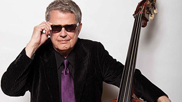 Grândola Vila Morena por Charlie Haden (1937-2014)