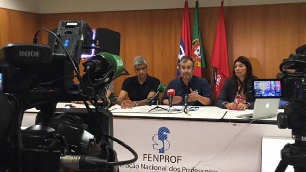 Dirigentes da Fenprof em conferência de imprensa. Foto da Fenprof.