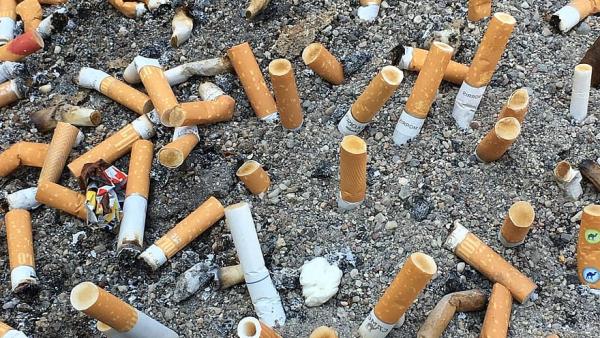 Beatas de cigarro.