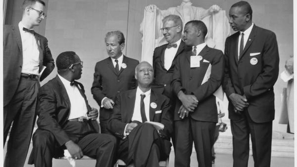 John Lewis (segundo a contar da direita) na Marcha pelos Direitos Civis em Washington, 1963 - NARA