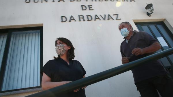 A coordenadora do Bloco, Catarina Martins, durante a visita às zonas afetadas pelos incêndios de 2017, em Tondela.