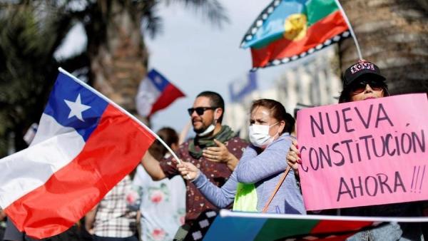 Face a um presidente Piñera desmoralizado, "sim" a uma nova Constituição e Constituinte venceu com quase 80%. Foto de Jose Pereira. 