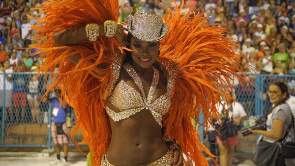 Atriz Cris Vianna, raínha da bateria da Imperatriz Leopoldinense, 2016 – Foto wikipedia