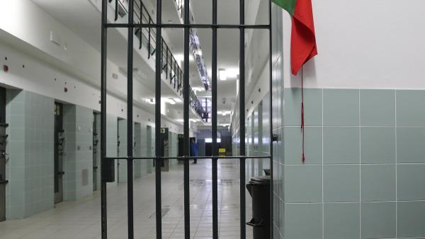 Os 21 migrantes estão detidos no Estabelecimento Prisional do Linhó por "falta de espaço" nos centros do SEF.