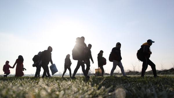 Milhares de pessoas tentam chegar à Europa.