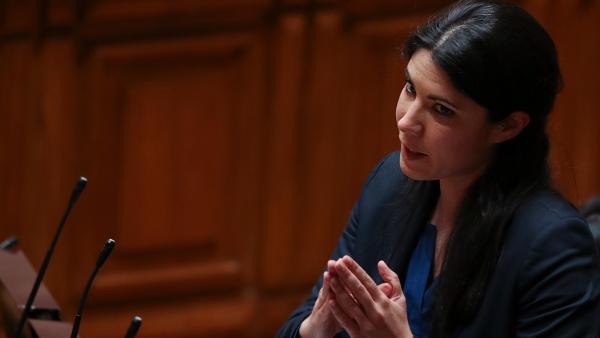 Mariana Mortágua no Parlamento. Foto de Manuel Resende/Lusa.