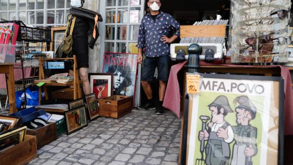 A Feira da Ladra antes de voltar a encerrar devido às medidas de contingência devido à pandemia em vigor na Área Metropolitana de Lisboa.