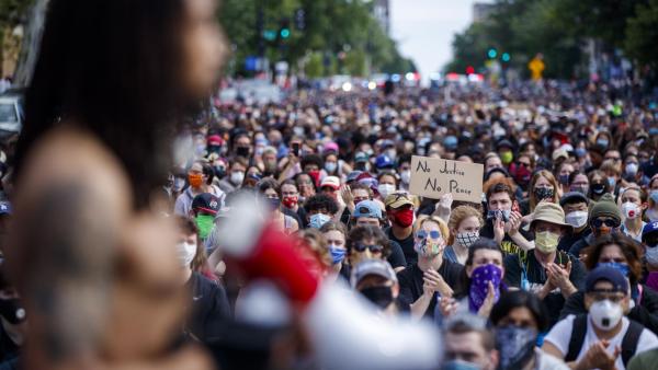 Manifestação em memória de George Floyd em Washington. Junho de 2020. Foto de SHAWN THEW/EPA/Lusa.