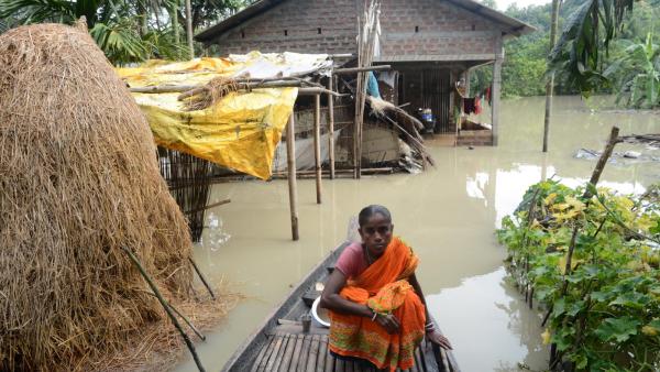 Só em Assam, na Índia, os desastres causados pelas monções atingiram quase 3 milhões de pessoas.