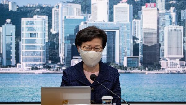 Carrie Lam anuncia o adiamento das eleições em Hong Kong. Foto de JEROME FAVRE/EPA/Lusa.