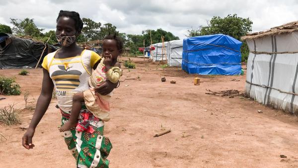 Centro de abrigo de Chibuto na província de Manica atingido pela tempestade. Foto de André Catueira/EPA/Lusa.