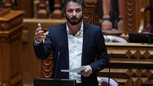 Moisés Ferreira no Parlamento. Foto de Tiago Petinga/Lusa.