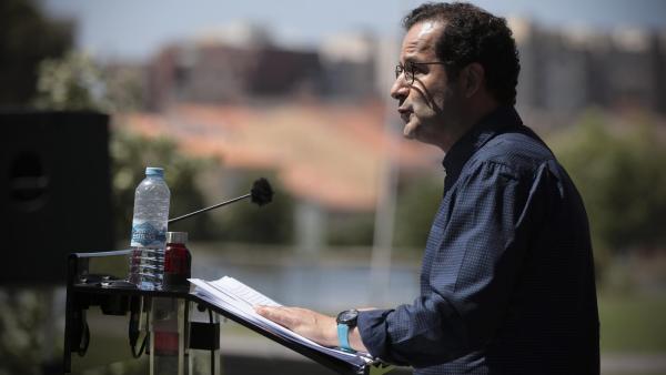 António Louro Miguel, cabeça de lista do Bloco à Câmara de VIla do Conde. Foto de MANUEL FERNANDO ARAUJO/LUSA.