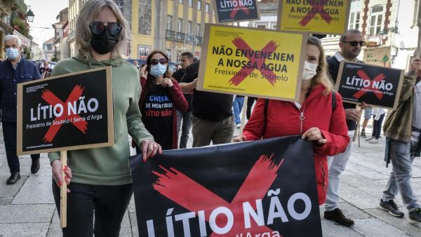 O protesto pretendeu “mostrar ao Governo que tudo será feito para impedir a concretização deste ataque” ao território.