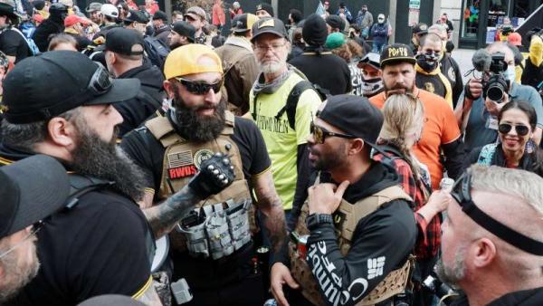 Membros dos Proud Boys em Washington em dezembro de 2020