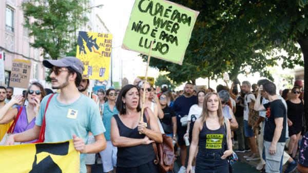 Concentração "Casa para Viver" em Lisboa