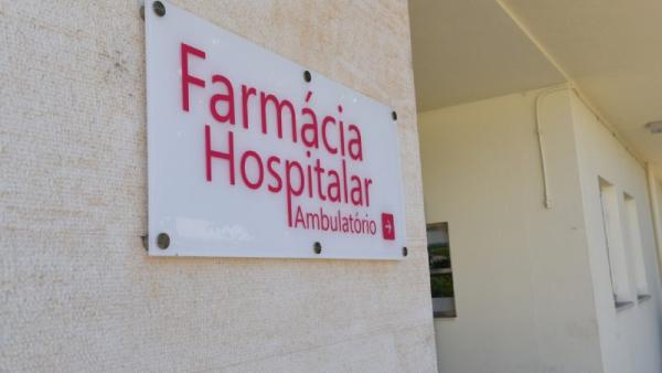 Placa com a inscrição "Farmácia Hospitalar