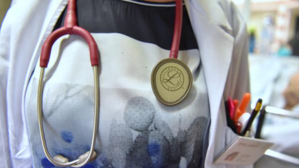 médica no hospital