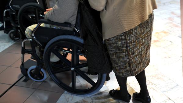 É tempo de reconhecer o valor do cuidador informal!