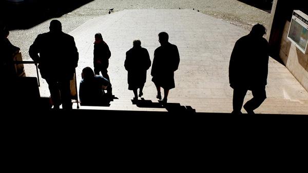 pessoas em contraluz