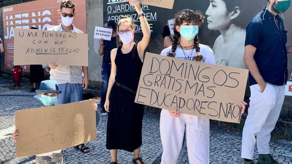 "Contribuíram para esta invisibilidade muitos museus, centros culturais e outras instituições culturais, empregadoras destes mediadores, que muitas vezes os mantêm na situação de trabalhadores sazonais e precarizados".