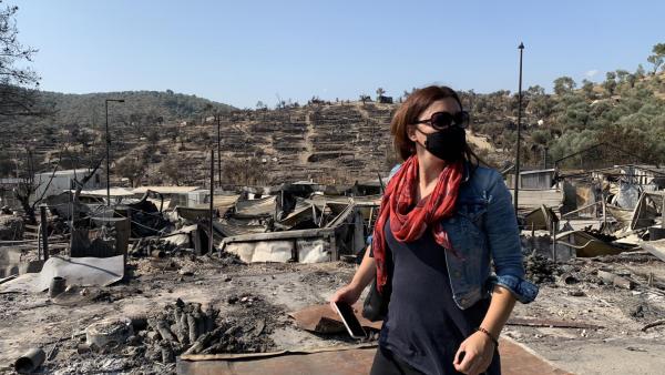 Marisa Matias de visita ao local do antigo campo de refugiados de Moria, na ilha de Lesbos, Grécia, que fora até então o maior da União Europeia.