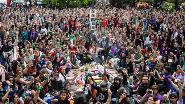 Centenas de milhares de pessoas de toda a América Latina e outras partes do mundo reuniram-se por três dias para discutir questões feministas / Foto Marcha Noticias
