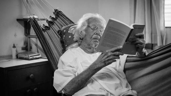 Ernesto Cardenal, o poeta da Revolução, o padre com profundo amor cristão, o revolucionário, o homem que lutou contra as injustiças