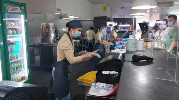 Trabalhadoras das cantinas. Foto da CGTP.