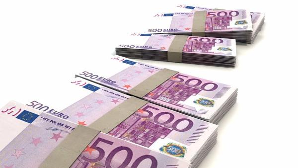 Maços de notas de 500 euros.