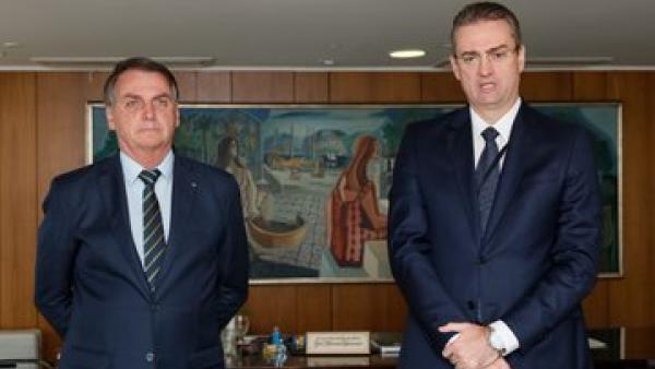 Bolsonaro a nomear Rolando Alexandre de Souza. Fonte @planalto/twitter.