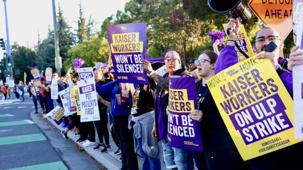 Trabalhadores da saúde norte-americanos em luta. Foto do SEIU-UHW.