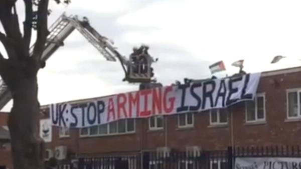 Ativistas ocupam fábrica que fornece armas a Israel