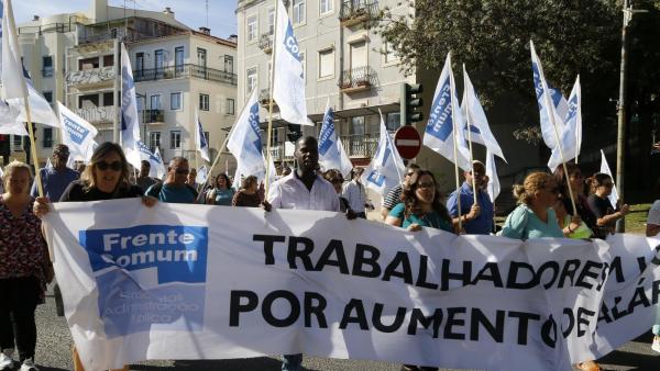 Manifestação da Frente Comum por aumentos salariais.