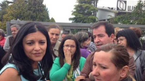 Marisa Matias esteve com os trabalhadores da Lunik. Foto de Paulete Matos