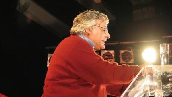 “A oligarquia neoliberal que hoje se encontra no poder, aliada ao capital financeiro internacional, quer dobrar o movimento sindical, desorganizá-lo, esvaziá-lo para fazer regredir os direitos do trabalho a cem anos atrás", denunciou Fernando Rosas. Foto de Paulete Matos