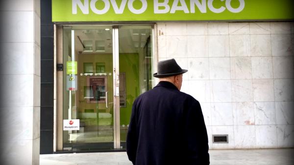 Agência do Novo Banco. Foto de Paulete Matos.