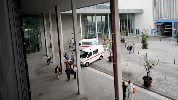 Entrada das urgências de obstetrícia do Hospital de Braga.