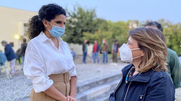Catarina Martins com a candidata do Bloco de Esquerda a Santa Maria da Feira, Bárbara Pinto. Foto esquerda.net.