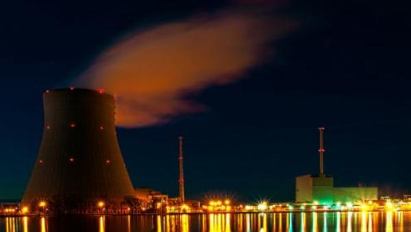 Central nuclear de Isar, que deve ser desmantelada em 2022, na Alemanha, foto de Bjoern Schwarz/Flickr