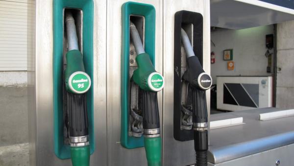 “ISP baixa 20 cêntimos, mas combustíveis só descem entre 15 e 11 cêntimos”, assinalou Catarina Martins – Foto de Paulete Matos