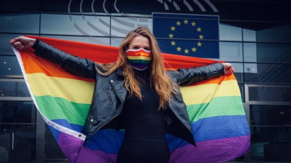 “Todas as lutas pelos direitos humanos (LGBT e Antirracista), evidenciam apenas, como escreveu David Harvey, ‘uma certa capacidade de adaptação do capitalismo a essas dimensões da mudança social’” - Foto Terry Reinke, dezanove.pt