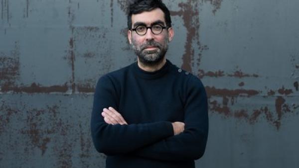 Mickaël Correia. Foto das edições La Découvert.