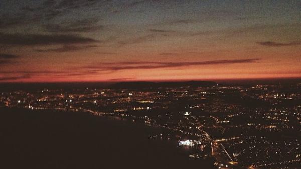Vista noturna aérea de Lisboa. Foto de João Rei/Flickr.